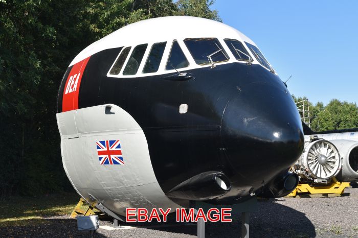 PHOTO  AEROPLANE NOSE OF VICKERS 953C MERCHANTMAN [G-APES] C/N 721 BUILT IN 1962 - Picture 1 of 1